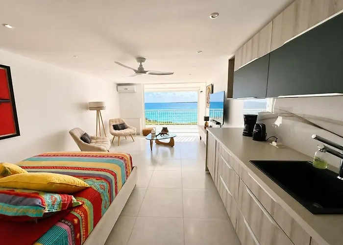 Mont Vernon Studio Hotel, Sea View