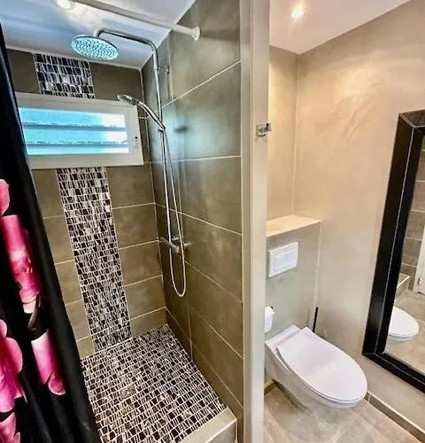 Mont Vernon Studio Hotel, Sea View