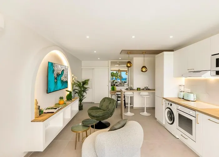 Experience A Luxurious Seaside Escape