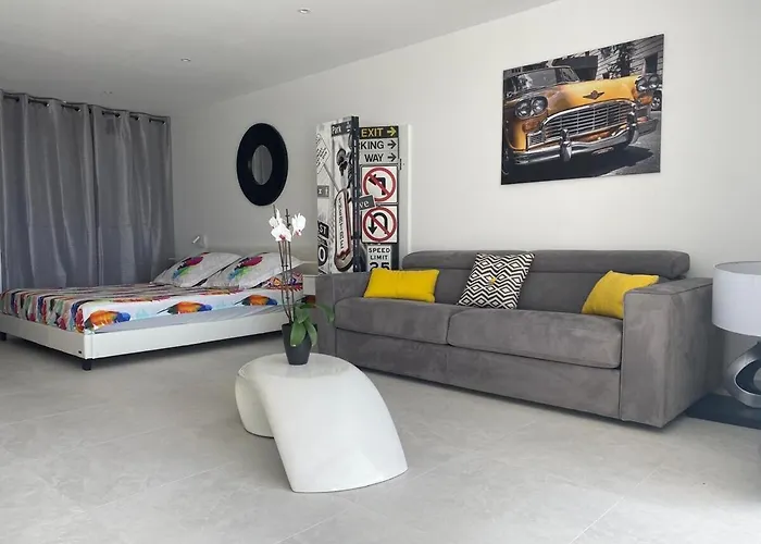 Unique Studio With Sea View And Pool