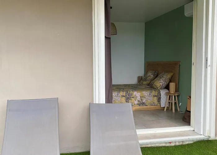 Friar'S Bay 5 Min Walk To The Beach 2-Room Apartment